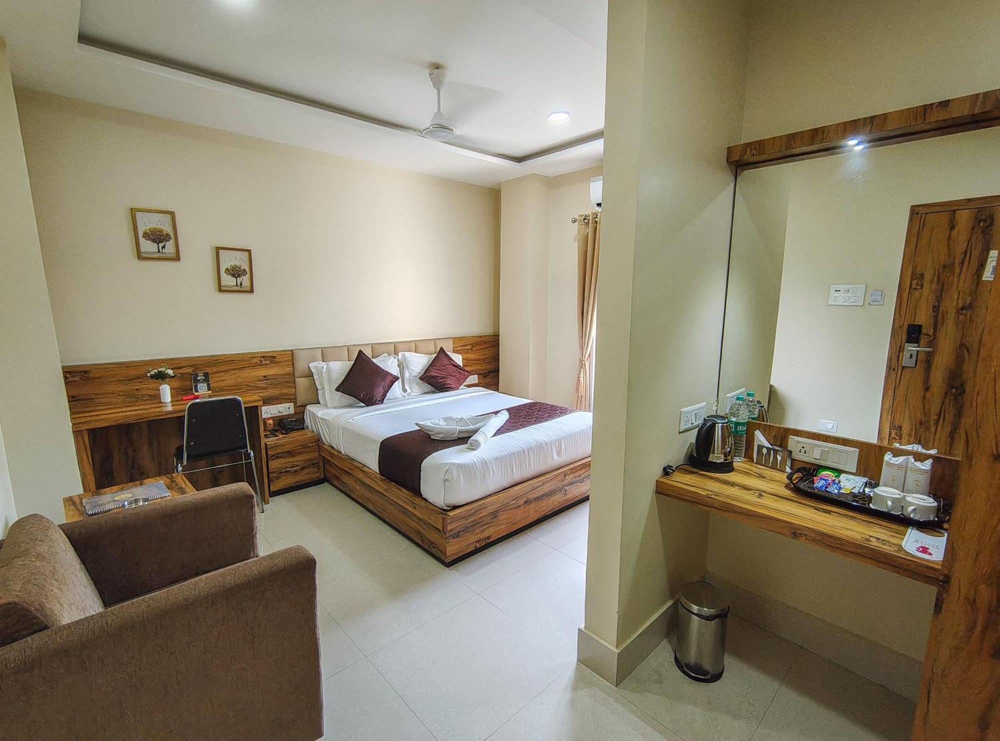 Hotel Bliss Jorhāt エクステリア 写真
